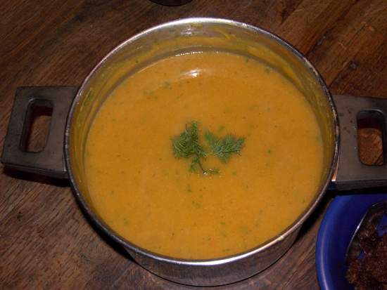 K�rbis-Suppe im Topf
